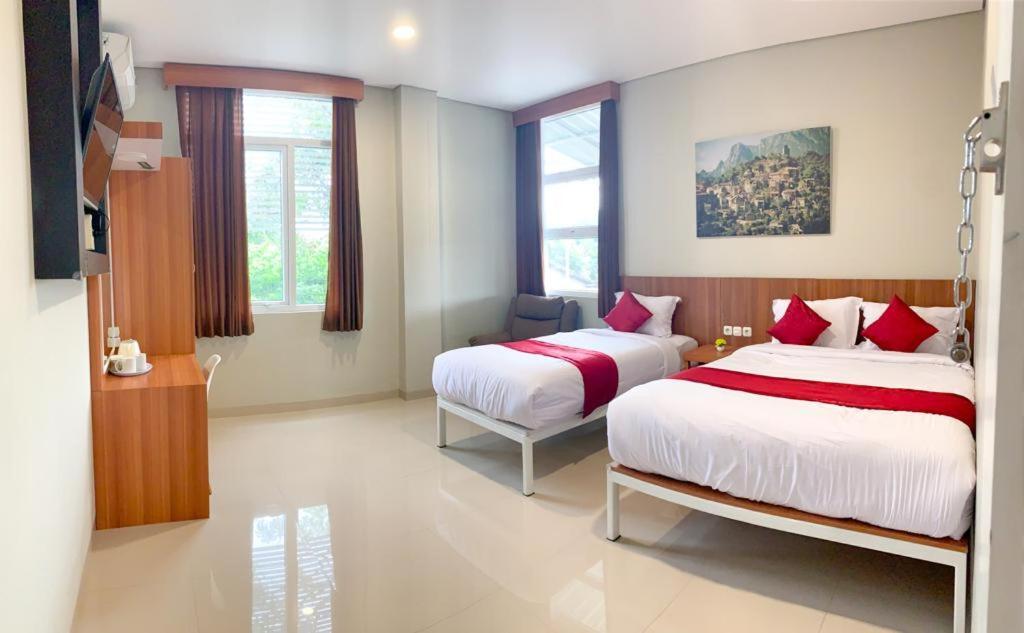 Oyo 2816 Privato Suite Kembaran Ngoại thất bức ảnh